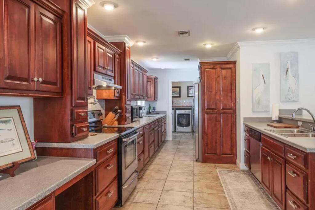 4/3 Home Centrally Located, Beach, Casino, Airport, Dining, Golfing, Shopping, Entertainment Gulfport Eksteriør billede
