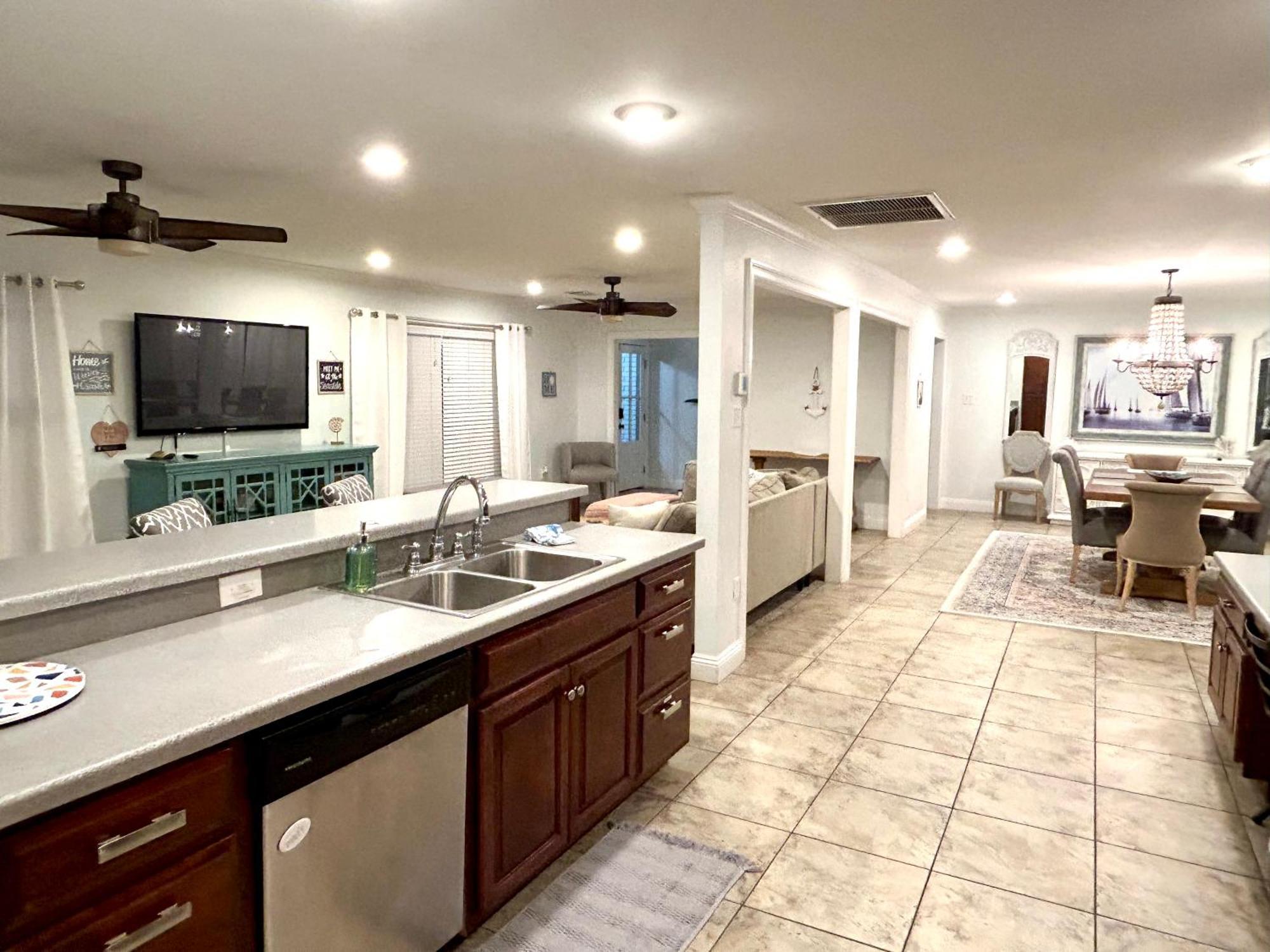 4/3 Home Centrally Located, Beach, Casino, Airport, Dining, Golfing, Shopping, Entertainment Gulfport Eksteriør billede