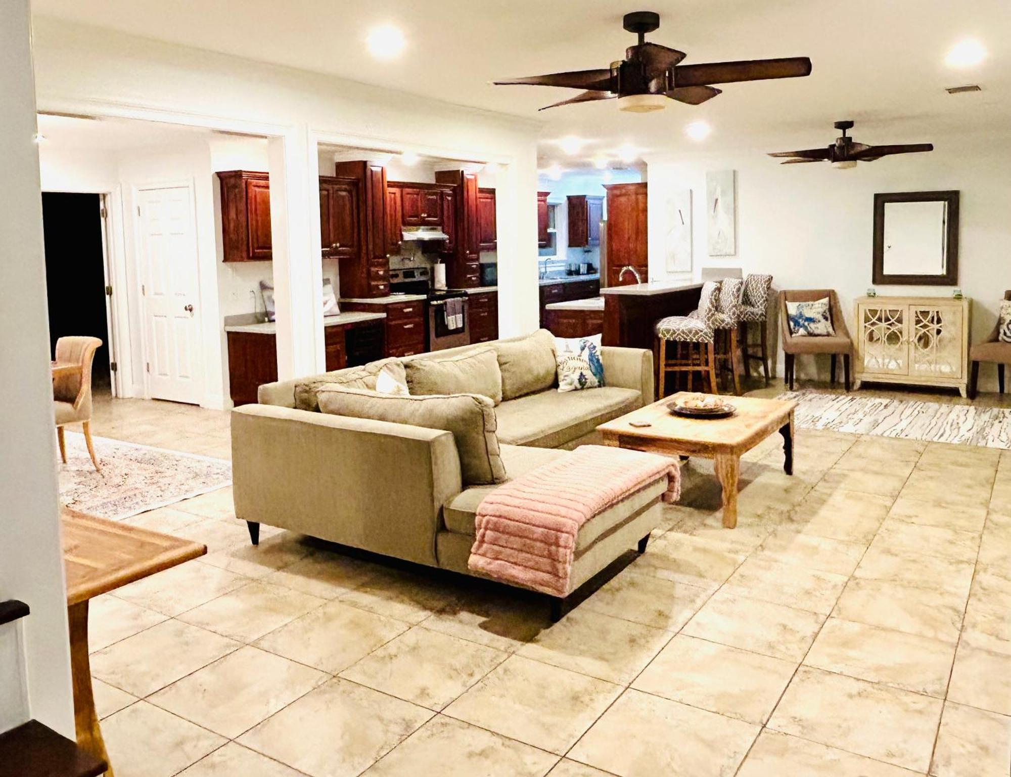 4/3 Home Centrally Located, Beach, Casino, Airport, Dining, Golfing, Shopping, Entertainment Gulfport Eksteriør billede